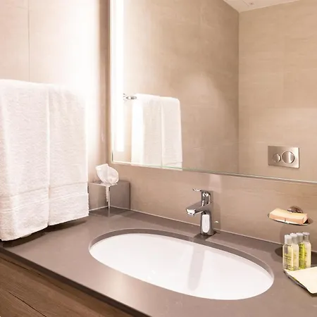 酒店 Hilton Garden 4*