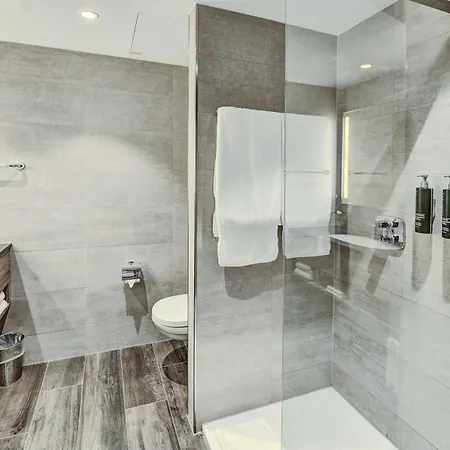 酒店 Hilton Garden 4*