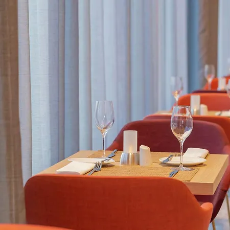 מלון Hilton Garden