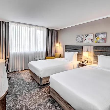 Hilton Garden 4* ווינר נוישטאדט