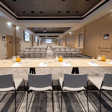 Hilton Garden 4* ווינר נוישטאדט