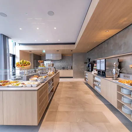 מלון Hilton Garden ווינר נוישטאדט