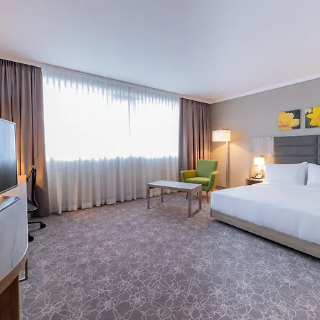 מלון Hilton Garden