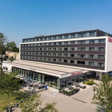 Hilton Garden מלון 4*